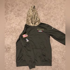 Nike Dri-Fit New England Patriots Salute to Service Sweatshirt